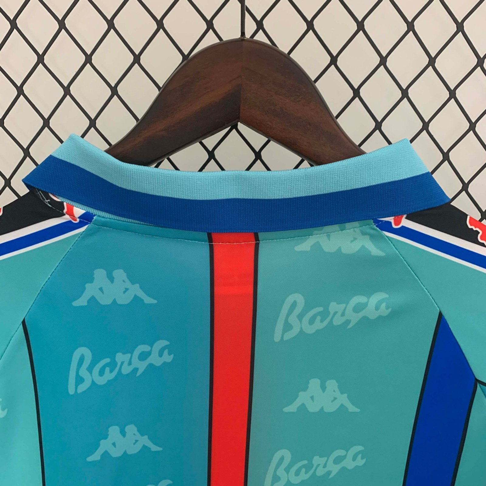 68b1387a8eb2e7ca8eaf6858da640ef7 1995-1997 Retro Long Sleeve Barcelona Away Football Shirt 1:1 Thai Quality - Image 4